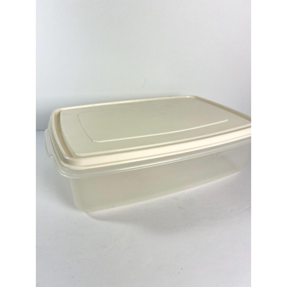 Vintage Rubbermaid storage container #7 almond lid 17 cups  1990s Servin Saver